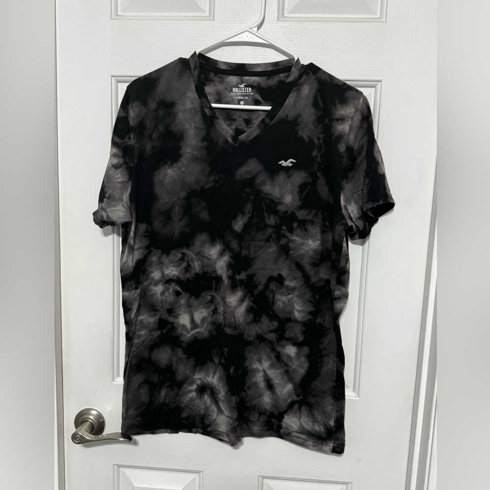 Hollister Black and Gray Short Sleeve Tee - Picture 1 of 7